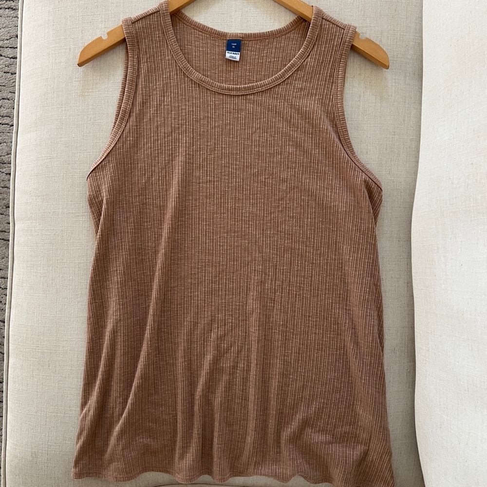 Women’s sleeveless top/ tank top